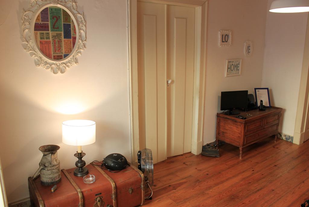 The Blue House - Lively Bairro Alto Apartment Lisbon Room photo
